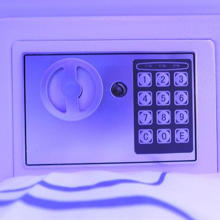 Jc Space Capsule Hotel Куах Экстерьер фото