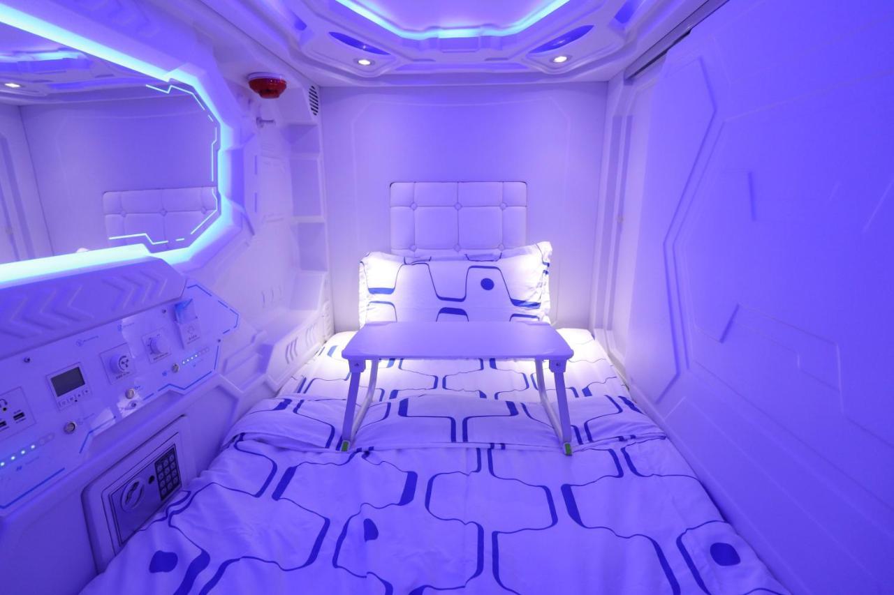 Jc Space Capsule Hotel Куах Экстерьер фото