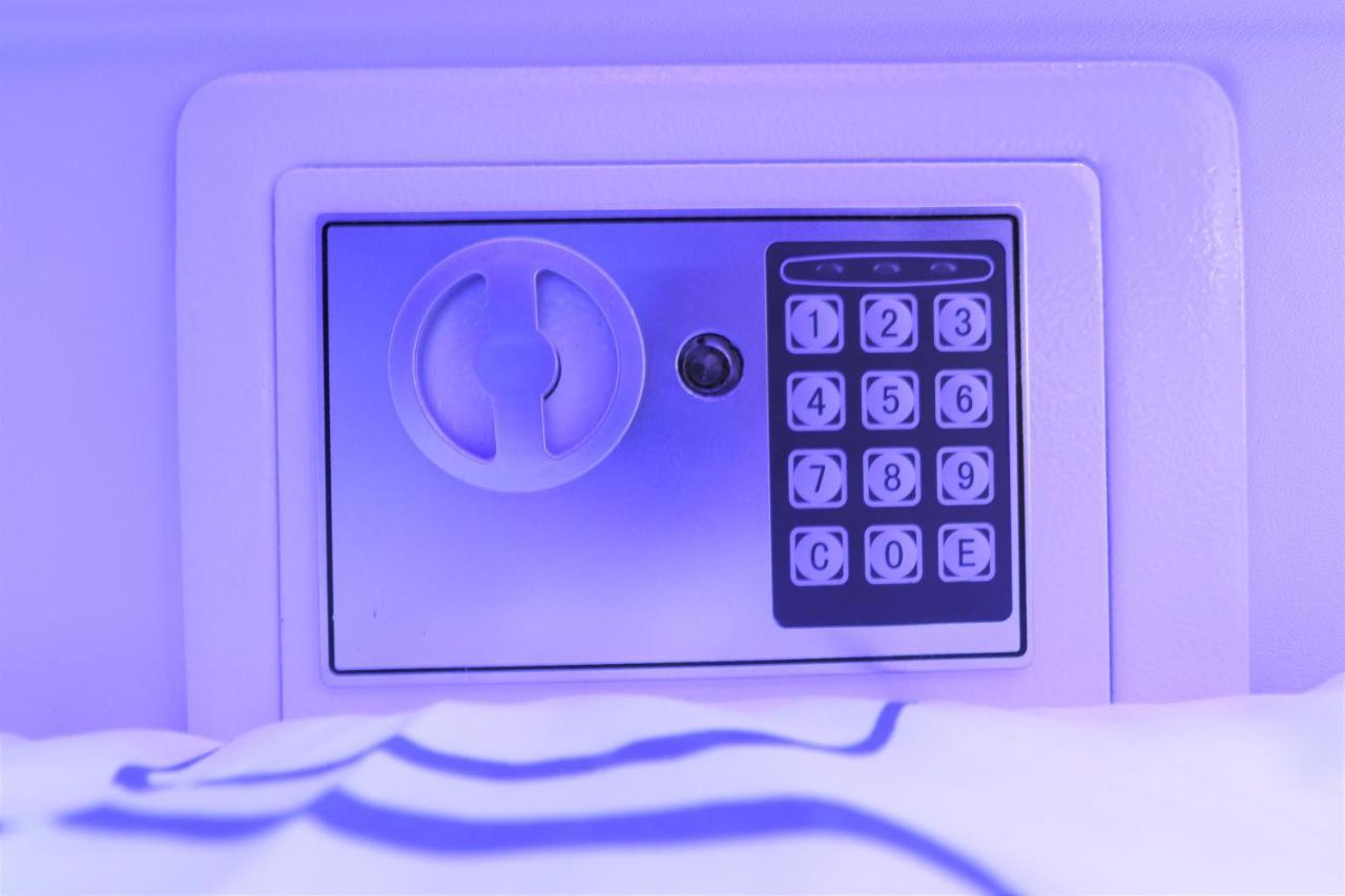 Jc Space Capsule Hotel Куах Экстерьер фото