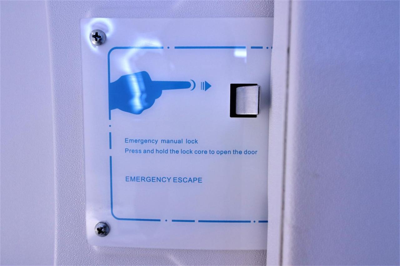 Jc Space Capsule Hotel Куах Экстерьер фото