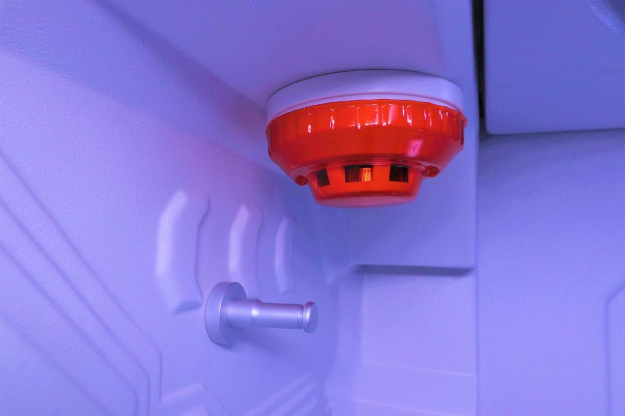 Jc Space Capsule Hotel Куах Экстерьер фото